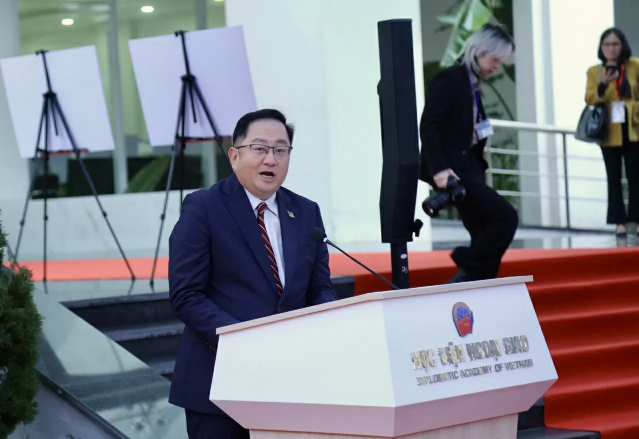 Đại sứ Malaysia tại Việt Nam Dato' Tan Yang Thai bày tỏ tin tưởng rằng, triển lãm này sẽ ghi lại chân thực quá trình tiến bộ của Việt Nam, thể hiện sự kiên cường, quyết tâm và tầm nhìn đã định hình hành trình ASEAN của Việt Nam. (Ảnh: Quang Hòa)