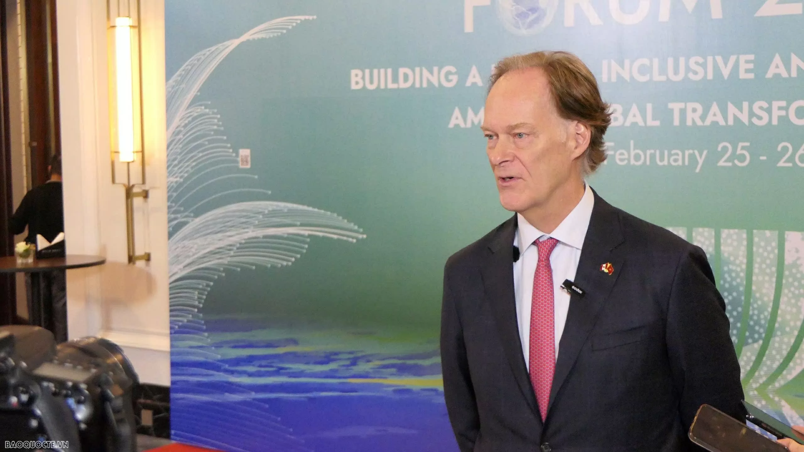 Ông Ian McKay, Đặc phái viên của Canada về Ấn Độ Dương – Thái Bình Dương. (Ảnh: Thành Long) Ông Ian McKay, Đặc phái viên của Canada về Ấn Độ Dương – Thái Bình Dương. (Ảnh: Thành Long)