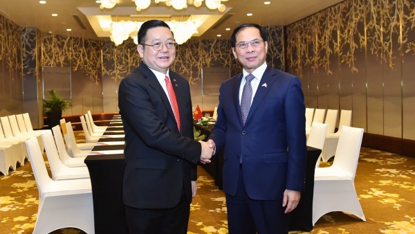 Deputy PM, FM Bui Thanh Son receives ASEAN Secretary-General Kao Kim Hourn