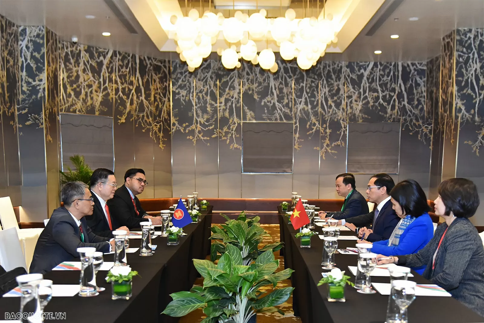 Deputy PM, FM Bui Thanh Son receives ASEAN Secretary-General Kao Kim Hourn Deputy PM, FM Bui Thanh Son receives ASEAN Secretary-General Kao Kim Hourn