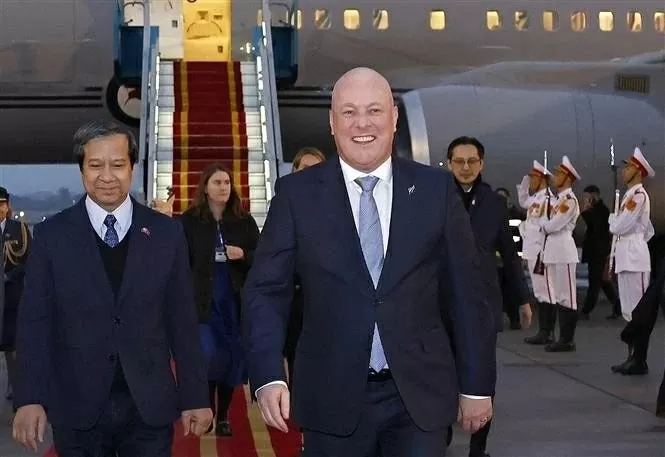 New Zealand Prime Minister Christopher Luxon arrived in Hanoi, beginning official visit to Vietnam