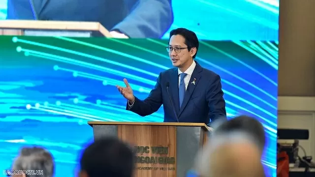 Photo exhibition chronicles Vietnam’s 30-year ASEAN journey opened in Hanoi Photo exhibition chronicles Vietnam’s 30-year ASEAN journey opened in Hanoi