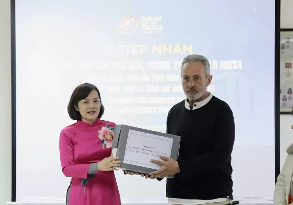 Hungarian journalist's family donates historic photos of Vietnam Hungarian journalist's family donates historic photos of Vietnam