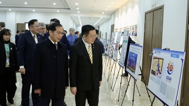 Photo exhibition chronicles Vietnam’s 30-year ASEAN journey opened in Hanoi