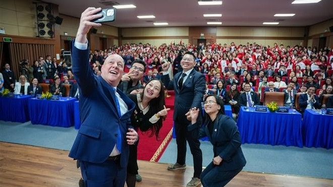Prime Minister Christopher Luxon introduces New Zealand’s education system to FTU students