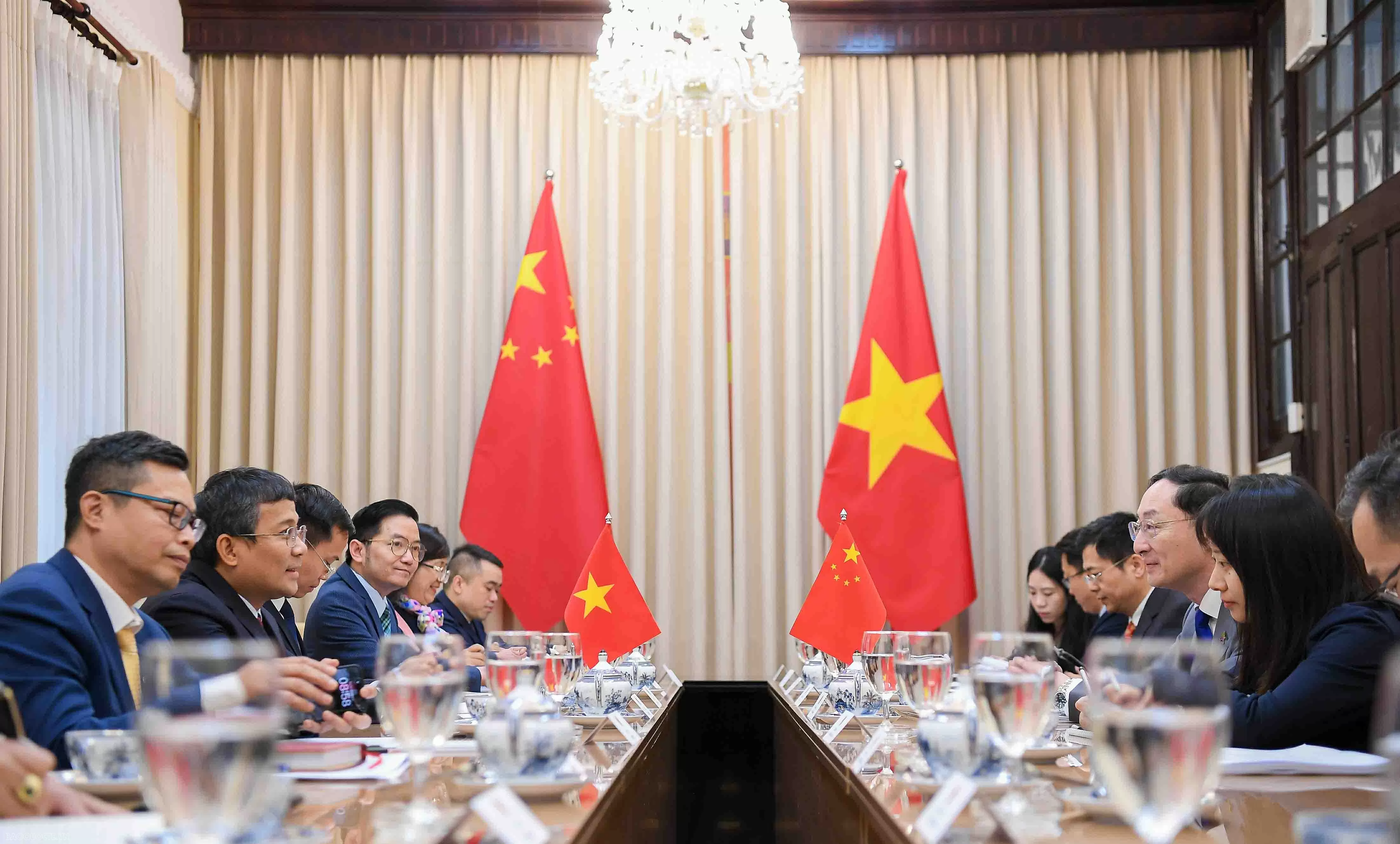 Vietnam, China officials hold talks, highlighting need to make railway cooperation a new symbol of bilateral ties Vietnam, China officials hold talks, highlighting need to make railway cooperation a new symbol of bilateral ties