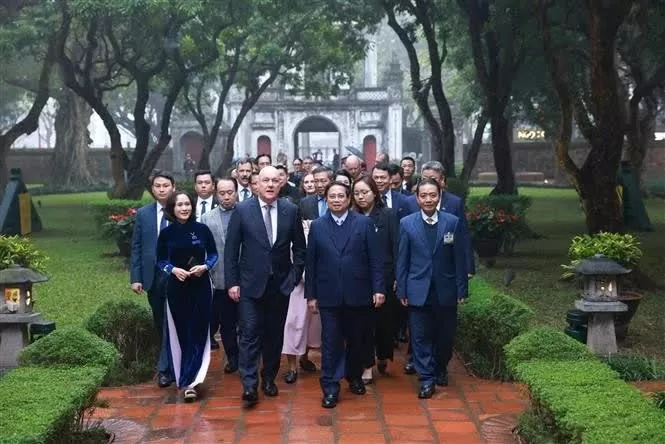 Vietnamese, New Zealand PMs visit Temple of Literature Vietnamese, New Zealand PMs visit Temple of Literature