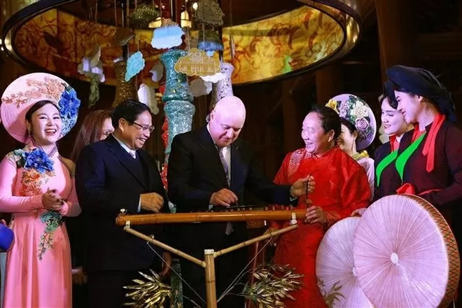 Vietnamese, New Zealand PMs visit Temple of Literature Vietnamese, New Zealand PMs visit Temple of Literature
