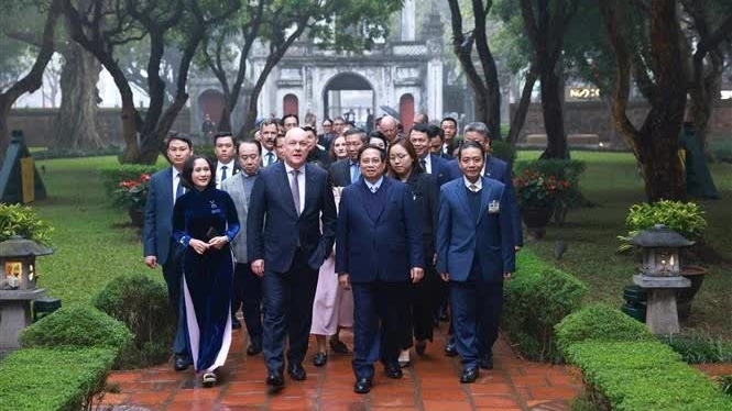 Vietnamese, New Zealand Prime Ministers visit Temple of Literature in Hanoi