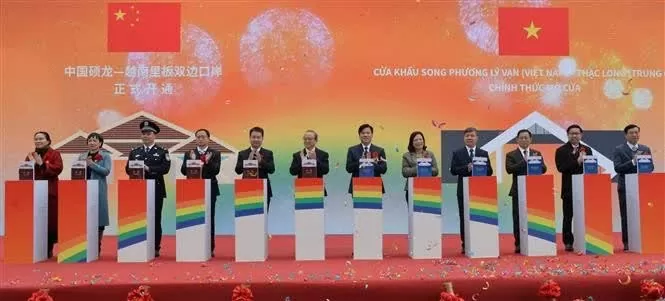 Vietnam, China launch new border crossing to enhance trade Vietnam, China launch new border crossing to enhance trade