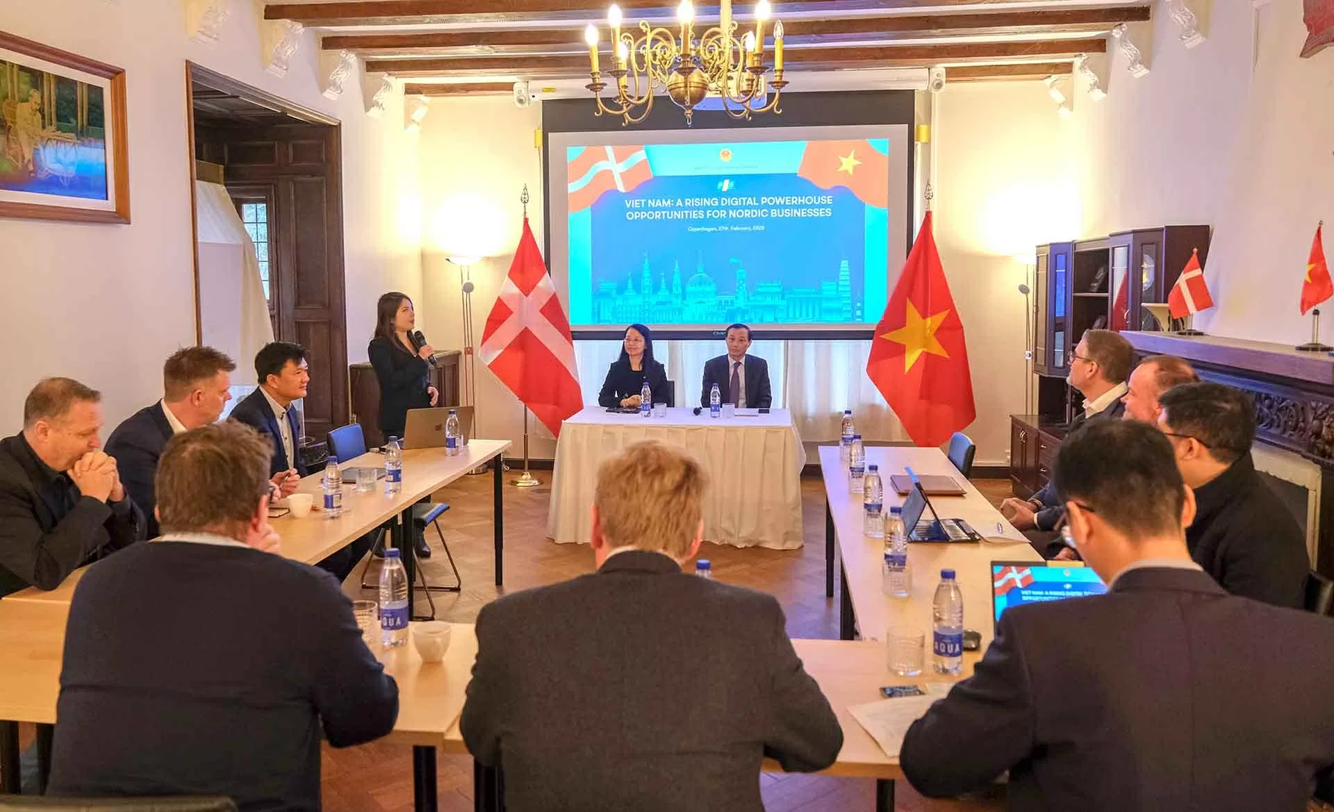 Quang cảnh Diễn đàn Quang cảnh Diễn đàn