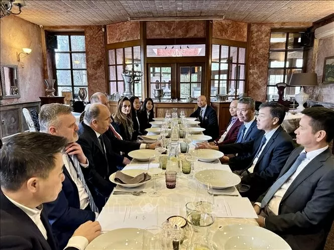 ngày 27/2, Đại sứ Việt Nam tại CH Czech Dương Hoài Nam đã thăm làm việc tại thành phố Nachod, thuộc tỉnh Hradec Králové, Đông Bắc CH Czech.