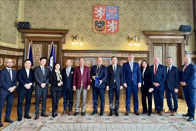 Đại sứ Dương Hoài Nam thăm, ngày 27/2, Đại sứ Việt Nam tại CH Czech Dương Hoài Nam đã thăm làm việc tại thành phố Nachod, thuộc tỉnh Hradec Králové, Đông Bắc CH Czech. việc tại thành phố Nachod, CH Czech Đại sứ Dương Hoài Nam thăm, ngày 27/2, Đại sứ Việt Nam tại CH Czech Dương Hoài Nam đã thăm làm việc tại thành phố Nachod, thuộc tỉnh Hradec Králové, Đông Bắc CH Czech. việc tại thành phố Nachod, CH Czech