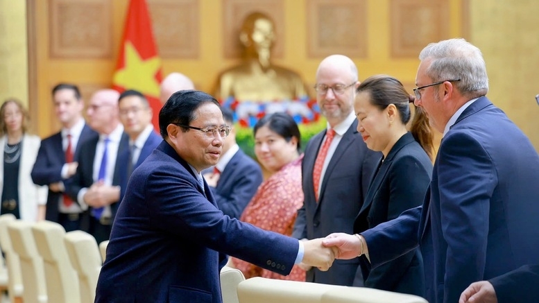Prime Minister joins roundtable with U.S. businesses in Vietnam