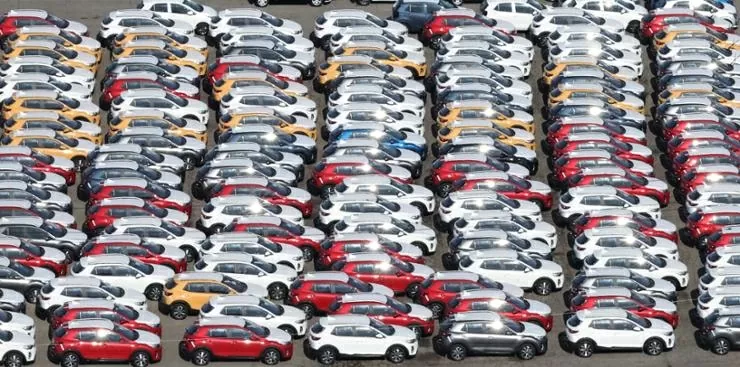 Cars wait to be exported near a port in Pyeongtaek, Gyeonggi Province, Feb. 19 . Yonhap