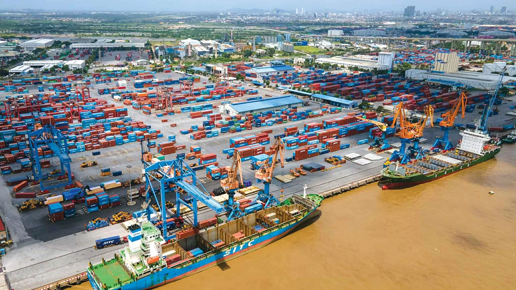 Việt Nam ghi nhận những kết quả thương mại ấn tượng, với sự tăng trưởng trên diện rộng ở nhiều nhóm hàng xuất khẩu chủ lực. (Ảnh: Hoàng Anh) Việt Nam ghi nhận những kết quả thương mại ấn tượng, với sự tăng trưởng trên diện rộng ở nhiều nhóm hàng xuất khẩu chủ lực. (Ảnh: Hoàng Anh)