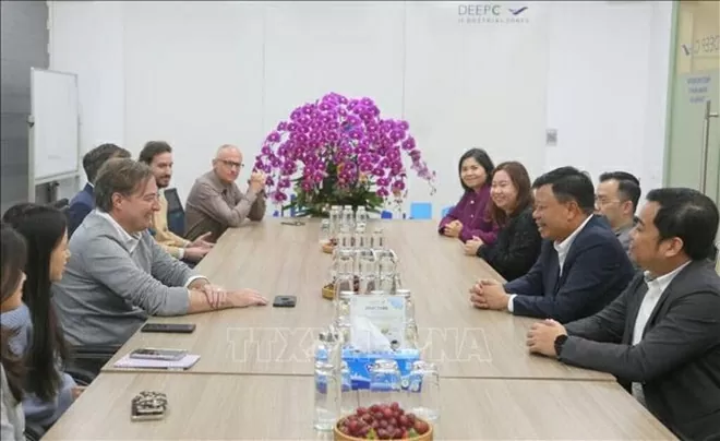 At a meeting between leaders of Deep C Industrial Zone and Hai Phong’s officials. (Photo: VNA) At a meeting between leaders of Deep C Industrial Zone and Hai Phong’s officials. (Photo: VNA)