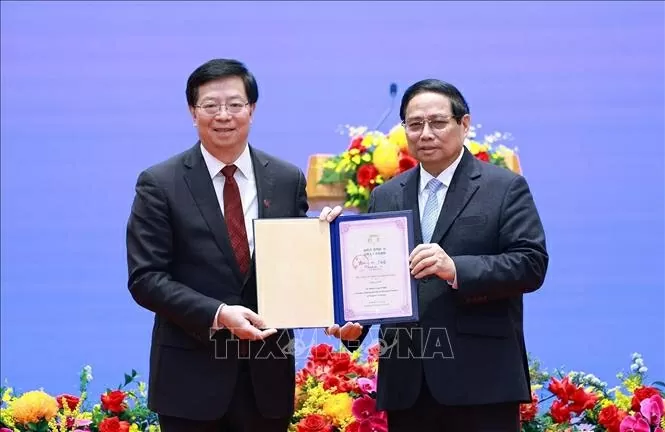 PM Pham Minh Chinh receives Honorary Professor title of Tsinghua University PM Pham Minh Chinh receives Honorary Professor title of Tsinghua University