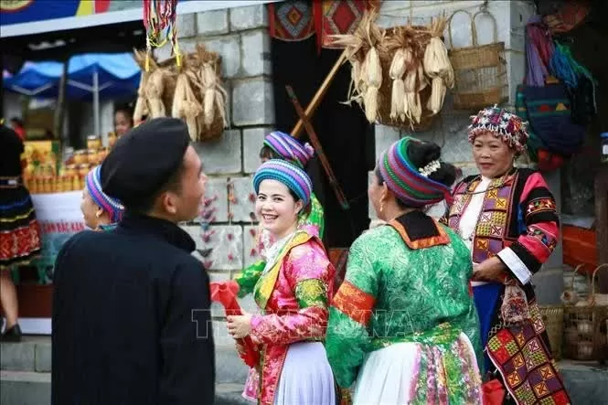 Newly-adopted programme provides training on ethnic affairs for Lao, Cambodian officials Newly-adopted programme provides training on ethnic affairs for Lao, Cambodian officials