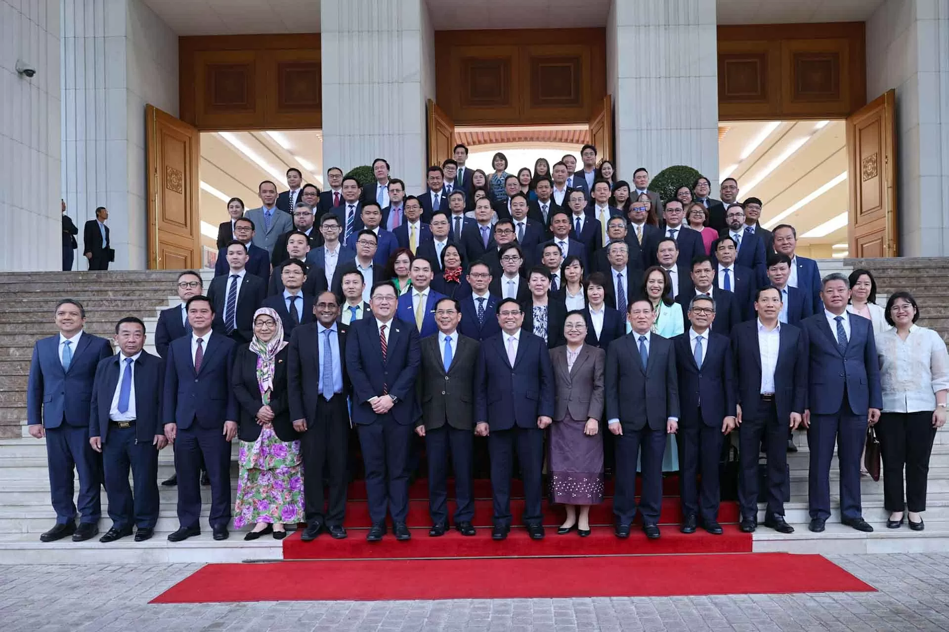 PM Pham Minh Chinh holds dialogue with businesses from ASEAN