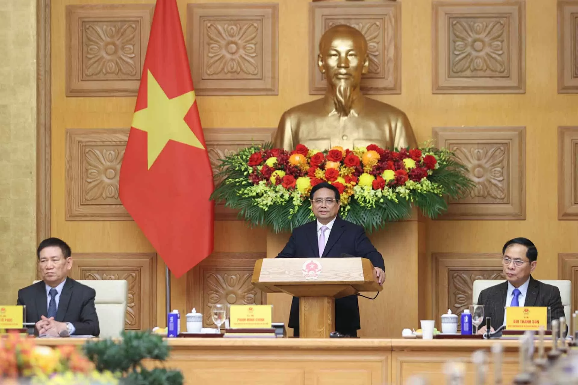 PM Pham Minh Chinh holds dialogue with businesses from ASEAN