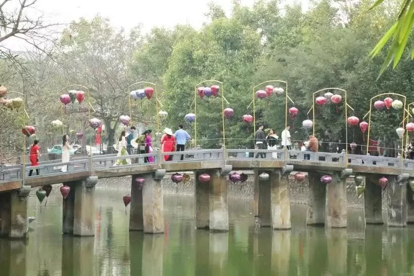 Vietnamese workers to enjoy five-day Reunification and Labour Day holiday Vietnamese workers to enjoy five-day Reunification and Labour Day holiday