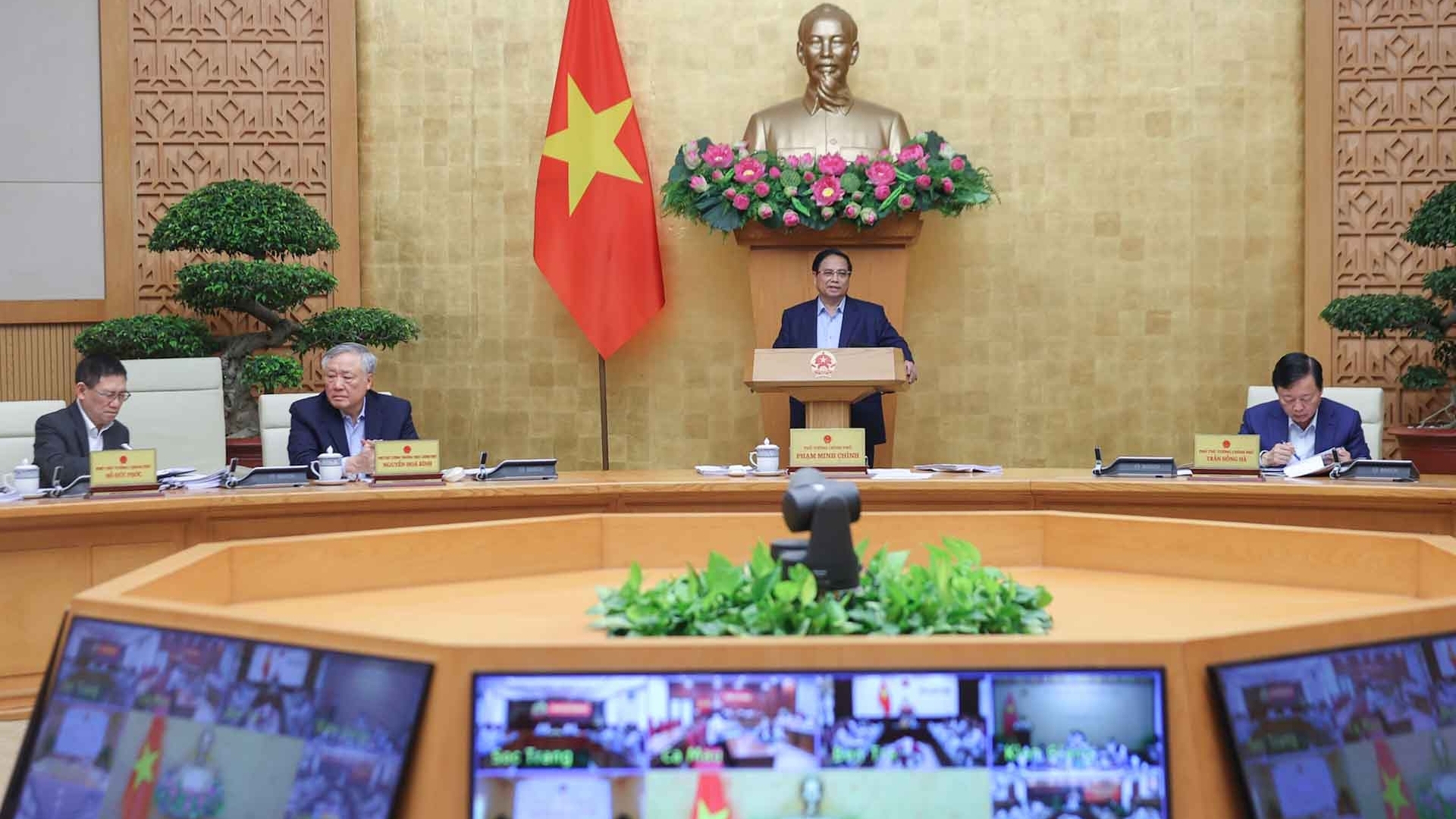 PM Pham Minh Chinh urges thorough preparation for administrative unit restructuring: Government meeting