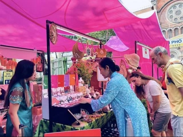 Art programme honouring Ao dai opens at HCM City Book Street to promote cultural values
