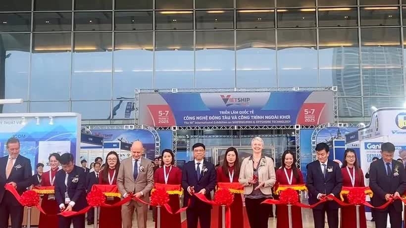 Contracts worth 60 million USD inked at international shipbuilding expo in Hanoi