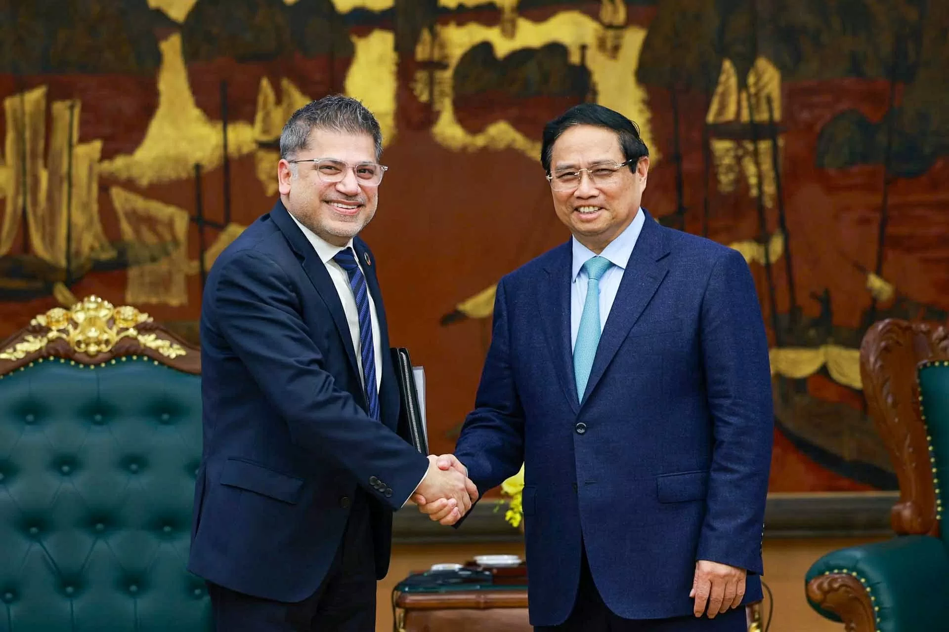 PM Pham Minh Chinh receives AstraZeneca calling for transfer vaccine technology to Vietnam PM Pham Minh Chinh receives AstraZeneca calling for transfer vaccine technology to Vietnam