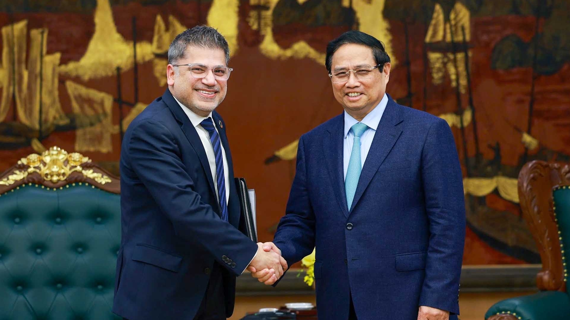 PM Pham Minh Chinh receives AstraZeneca calling for transfer vaccine technology to Vietnam