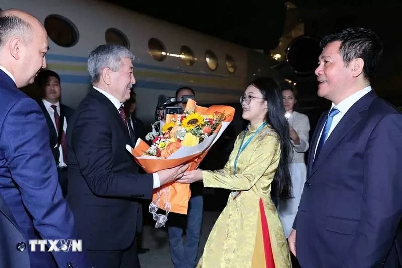 Kyrgyz Prime Minister Aleshovich Kasymaliev arrives in Hanoi, beginning official visit to Vietnam Kyrgyz Prime Minister Aleshovich Kasymaliev arrives in Hanoi, beginning official visit to Vietnam
