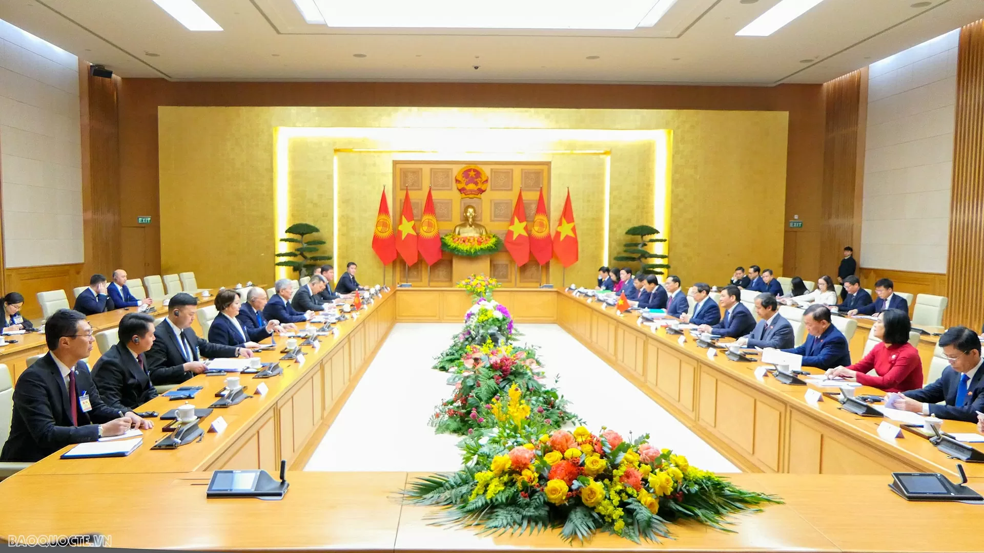 PM Pham Minh Chinh and Kyrgyz PM Adylbek Kasymaliev hold talks in Hanoi