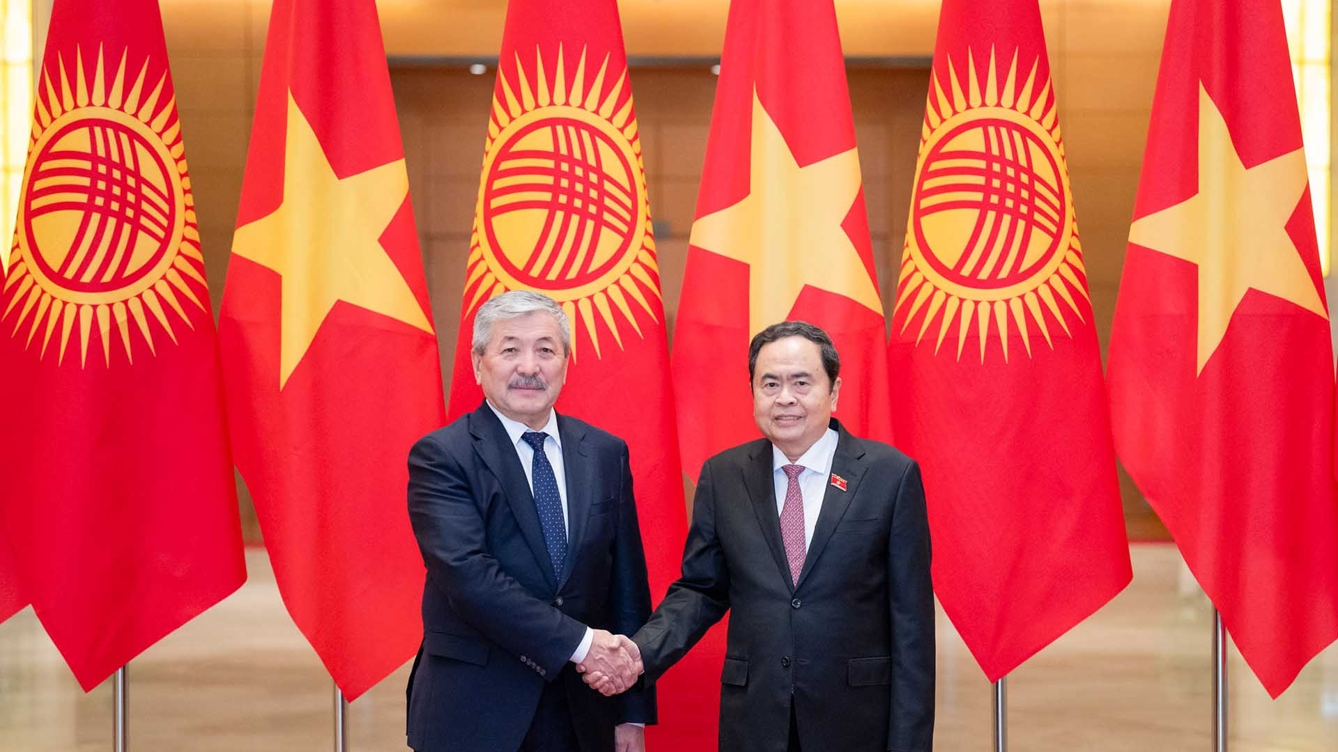 NA Chairman Tran Thanh Man meets with Kyrgyz PM Adylbek Kasymaliev