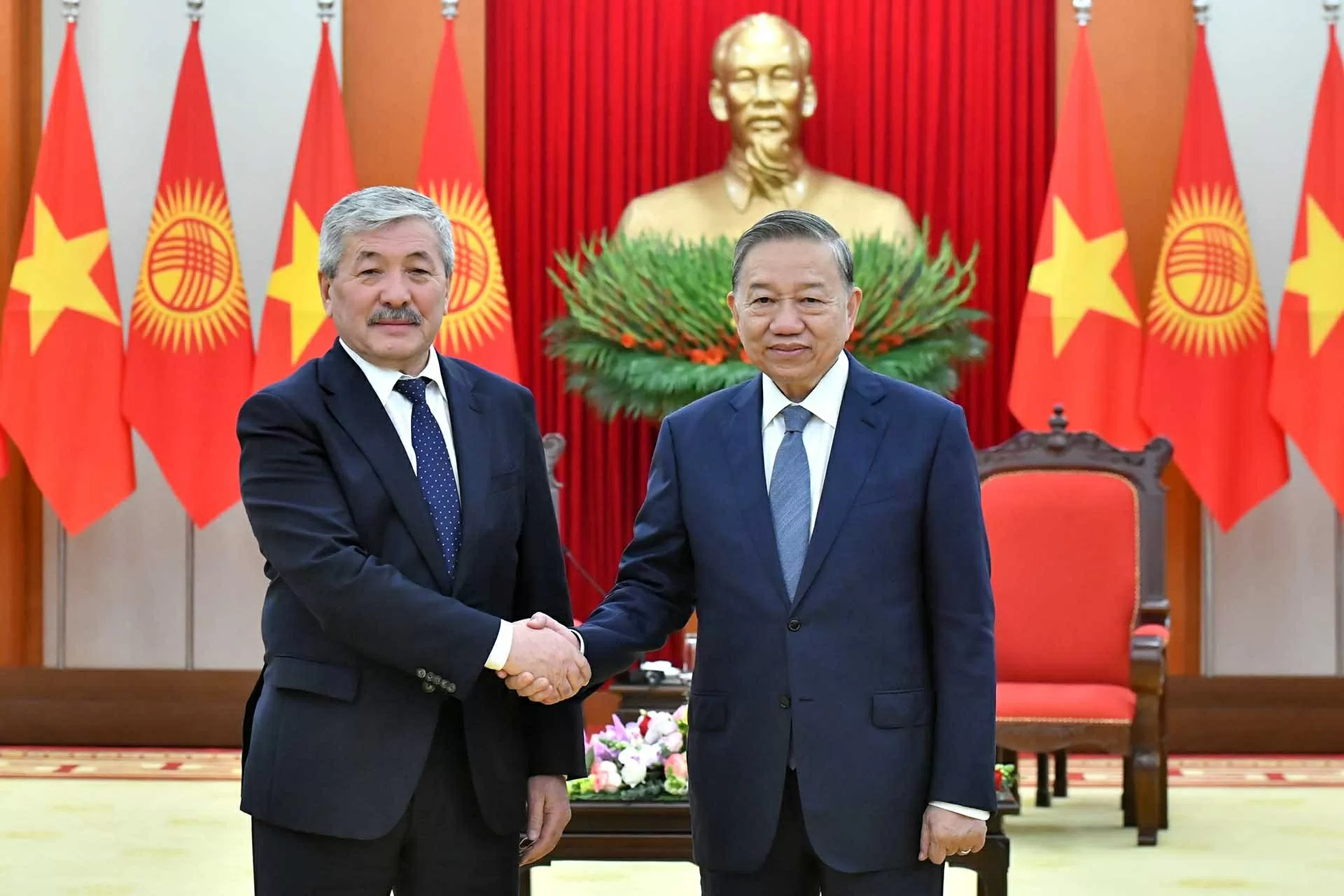 General Secretary To Lam welcomes Kyrgyz Prime Minister Adylbek Kasymaliev’s official visit to Vietnam General Secretary To Lam welcomes Kyrgyz Prime Minister Adylbek Kasymaliev’s official visit to Vietnam