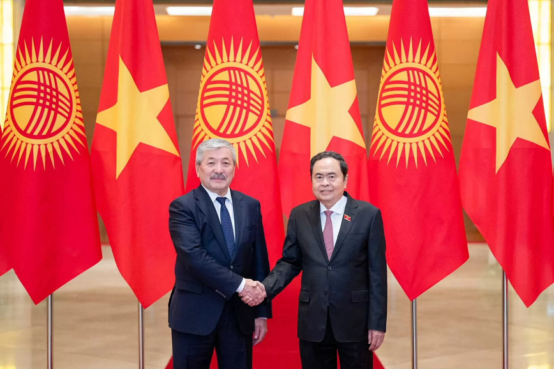NA Chairman Tran Thanh Man meets with Kyrgyz PM