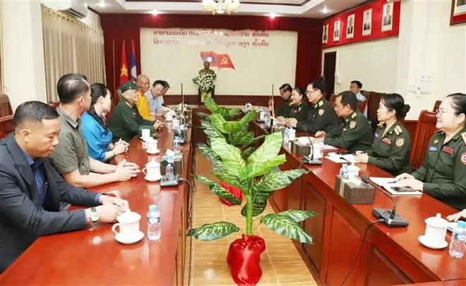 Vietnam presents gifts to sick Lao military personnel, veterans Vietnam presents gifts to sick Lao military personnel, veterans