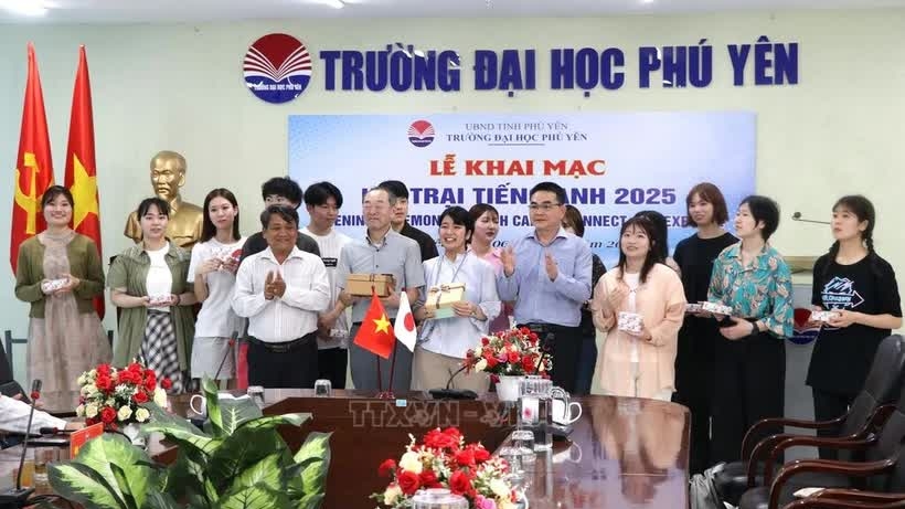 Vietnamese, Japanese students connect through English camp in Phu Yen