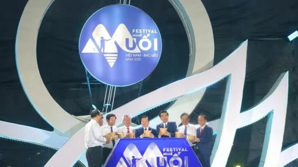 Vietnamese salt craft festival 2025 opens in southern province of Bac Lieu