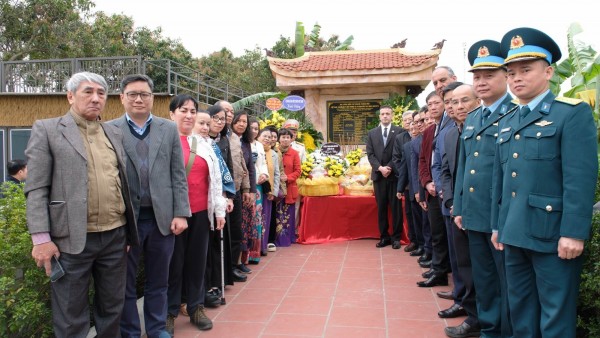 Vietnam-Algeria: Honouring the fallen and strengthening future ties