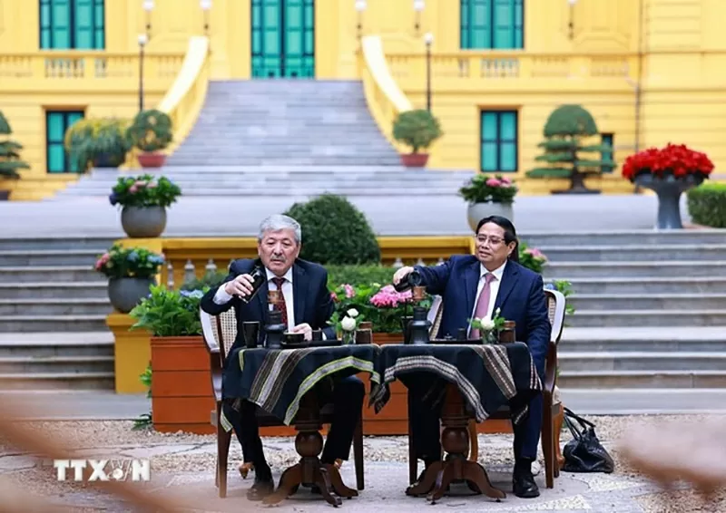 Vietnam, Kyrgyzstan Prime Ministers visit President Ho Chi Minh Relic Site Vietnam, Kyrgyzstan Prime Ministers visit President Ho Chi Minh Relic Site