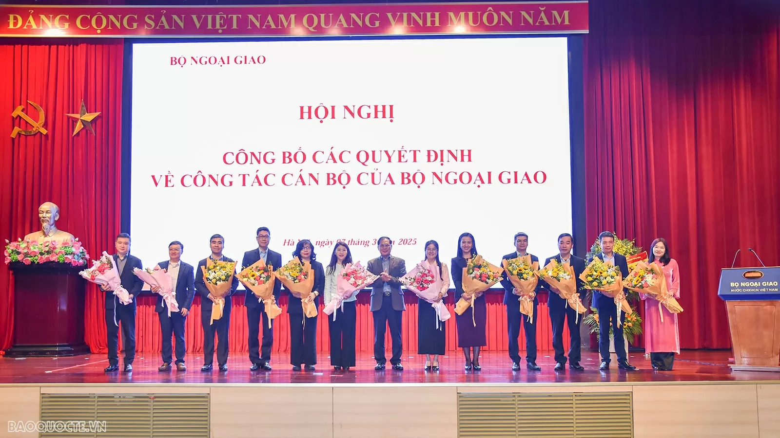 Deputy PM, FM Bui Thanh Son chaired conference to announce decisions on personnel affairs of the Ministry of Foreign Affairs. Deputy PM, FM Bui Thanh Son chaired conference to announce decisions on personnel affairs of the Ministry of Foreign Affairs.