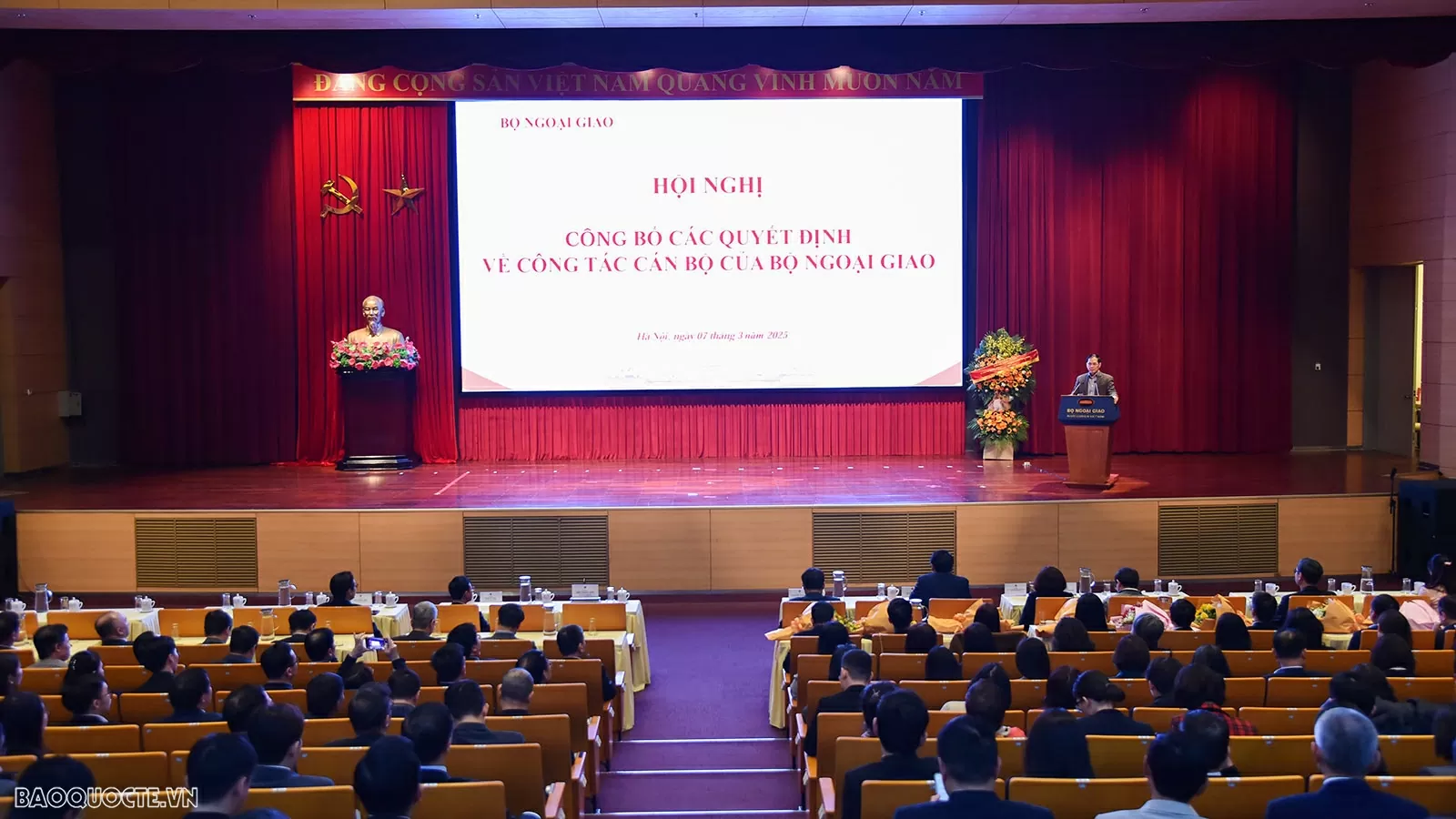 Deputy PM, FM Bui Thanh Son chaired conference to announce decisions on personnel affairs of the Ministry of Foreign Affairs.