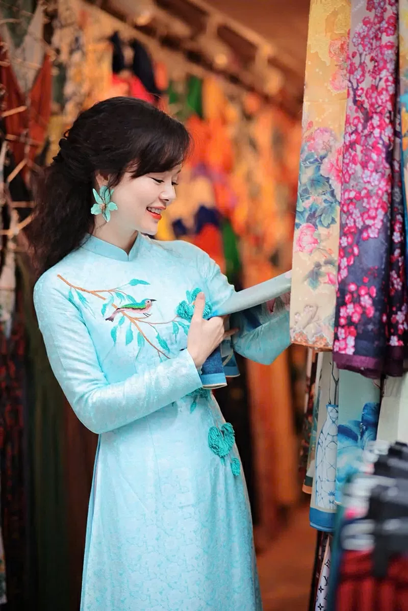 Dịch giả, chuyên gia giáo dục và nhà hoạt động xã hội Tổng Liên Anh: Để cái ĐẸP dẫn lối Dịch giả, chuyên gia giáo dục và nhà hoạt động xã hội Tổng Liên Anh: Để cái ĐẸP dẫn lối