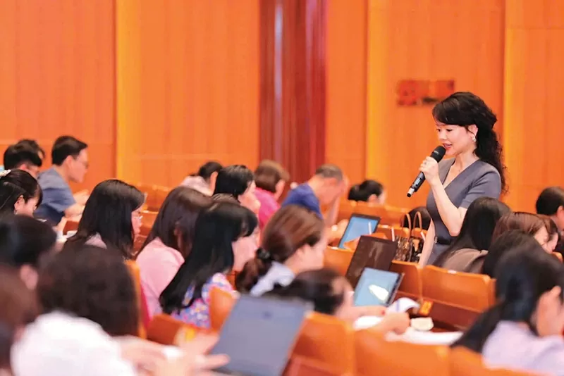 Dịch giả, chuyên gia giáo dục và nhà hoạt động xã hội Tổng Liên Anh: Để cái ĐẸP dẫn lối Dịch giả, chuyên gia giáo dục và nhà hoạt động xã hội Tổng Liên Anh: Để cái ĐẸP dẫn lối