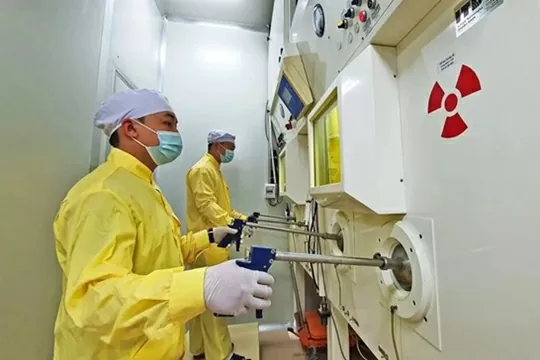 t the Isotope Centre in Da Lat Nuclear Research Reactor. (Photo: hanoimoi.vn)