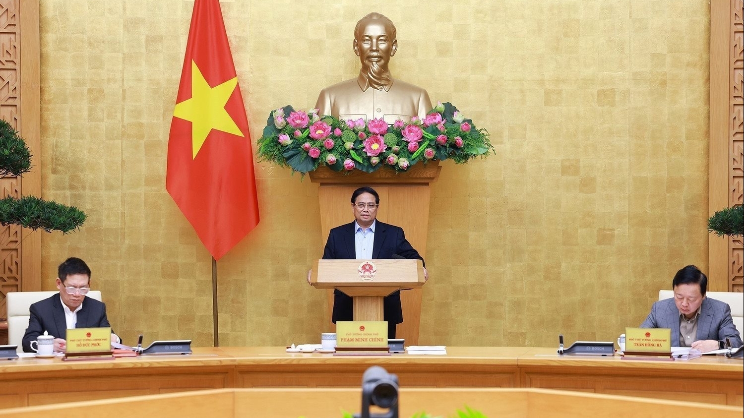 Prime Minister stresses importance of economic cooperation in promoting growth