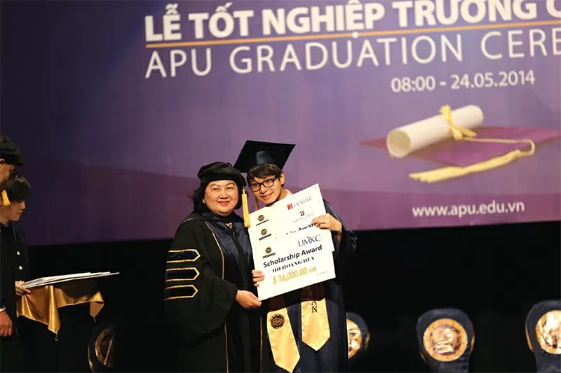 Dr. Thy Binh with Valedictorian Ho Hoang Duy at the APU 2014 Graduation Ceremony – Duy is an Associate Professor teaching at California State University, Fullerton, demonstrating the journey of success from APU to the international academic environment. Dr. Thy Binh with Valedictorian Ho Hoang Duy at the APU 2014 Graduation Ceremony – Duy is an Associate Professor teaching at California State University, Fullerton, demonstrating the journey of success from APU to the international academic environment.
