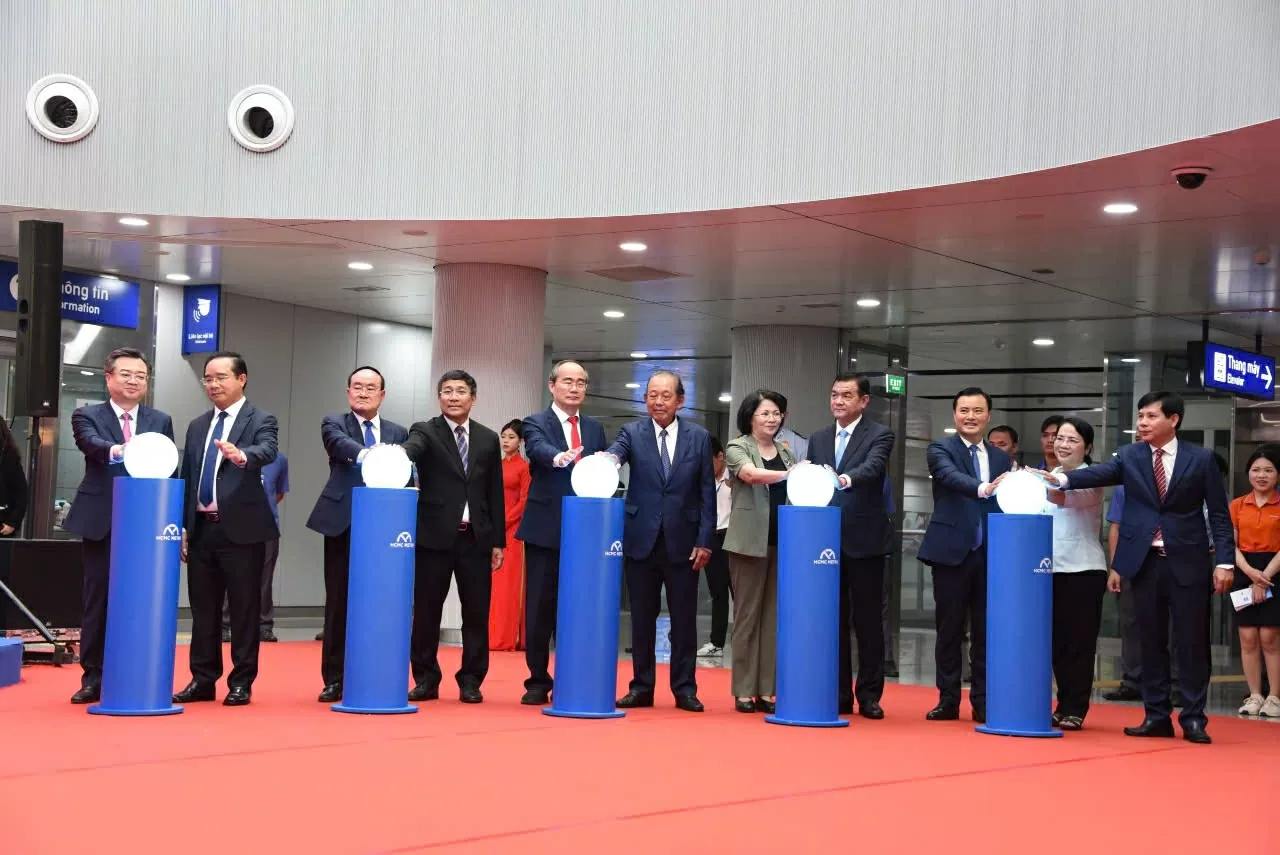 Ho Chi Minh City leaders and Japanese partners at the inauguration ceremony. (Source: JICA) Ho Chi Minh City leaders and Japanese partners at the inauguration ceremony. (Source: JICA)