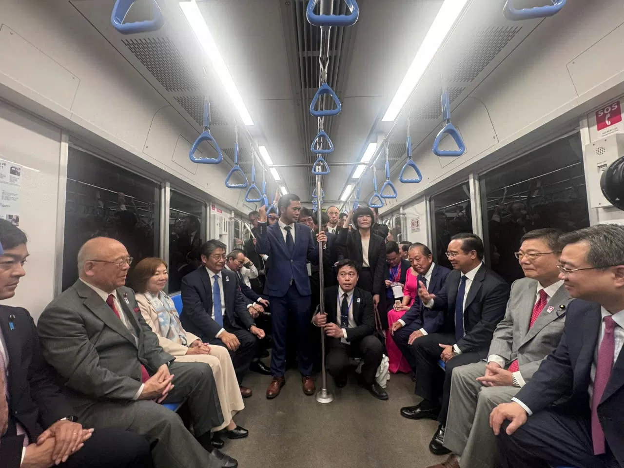 After the ceremony, delegates experienced the metro train. (Source: JICA) After the ceremony, delegates experienced the metro train. (Source: JICA)